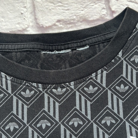 Adidas mens black Tshirt - Picture 3 of 5